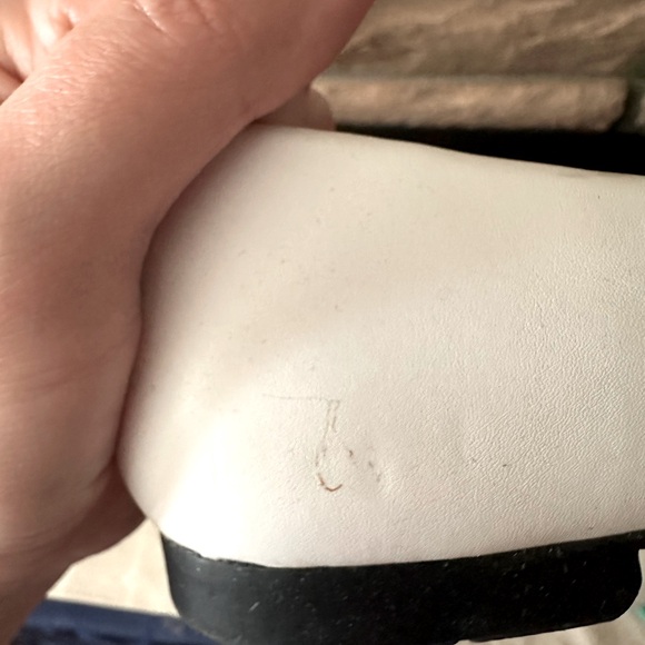 White flats - Picture 4 of 4